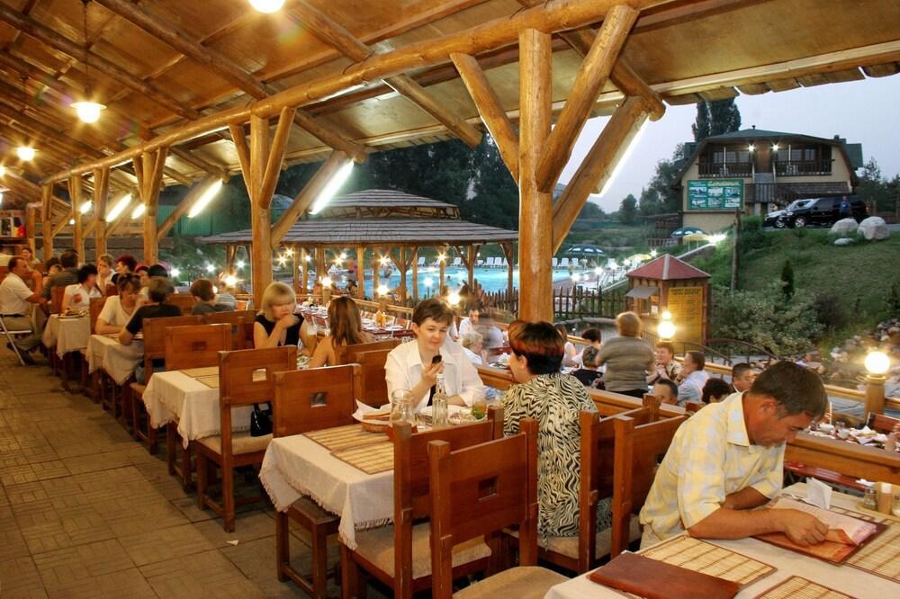 โรงแรมซาไรชิค อัลมาตี ร้านอาหาร รูปภาพ